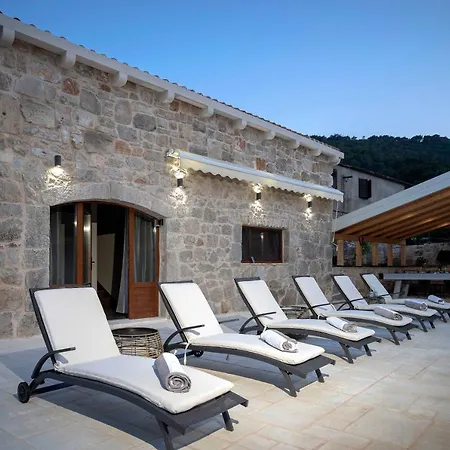 Dvor Dol (Hvar)