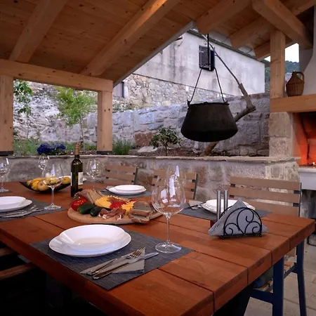Dvor Vila Dol (Hvar)