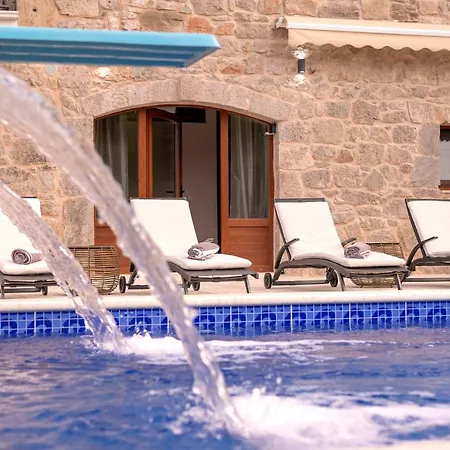 Dvor Dol (Hvar)