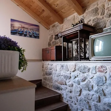 Dvor Vila Dol (Hvar)